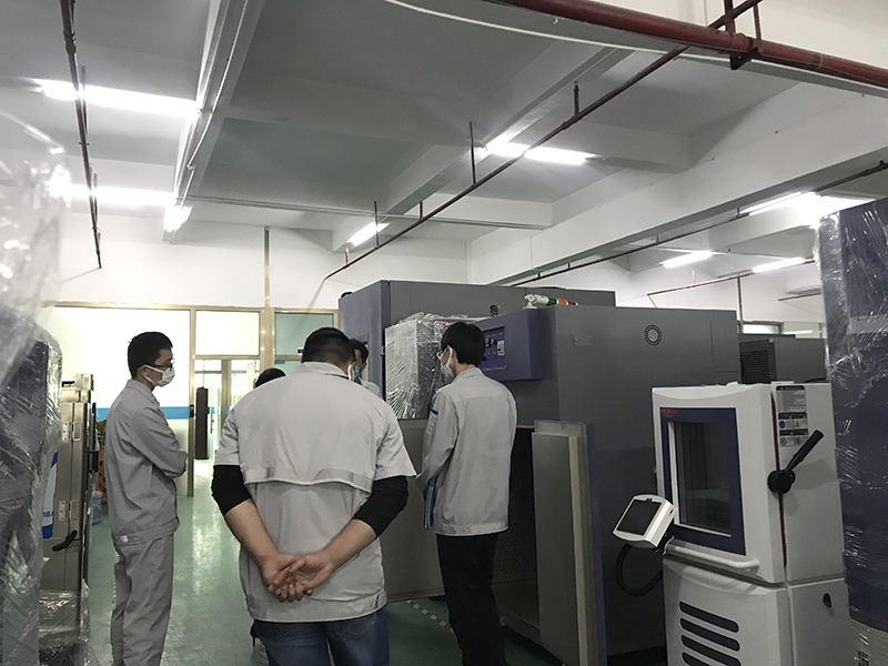 恒溫恒(héng)濕試驗箱(xiāng)内防凝露(lu)的方法分(fèn)析